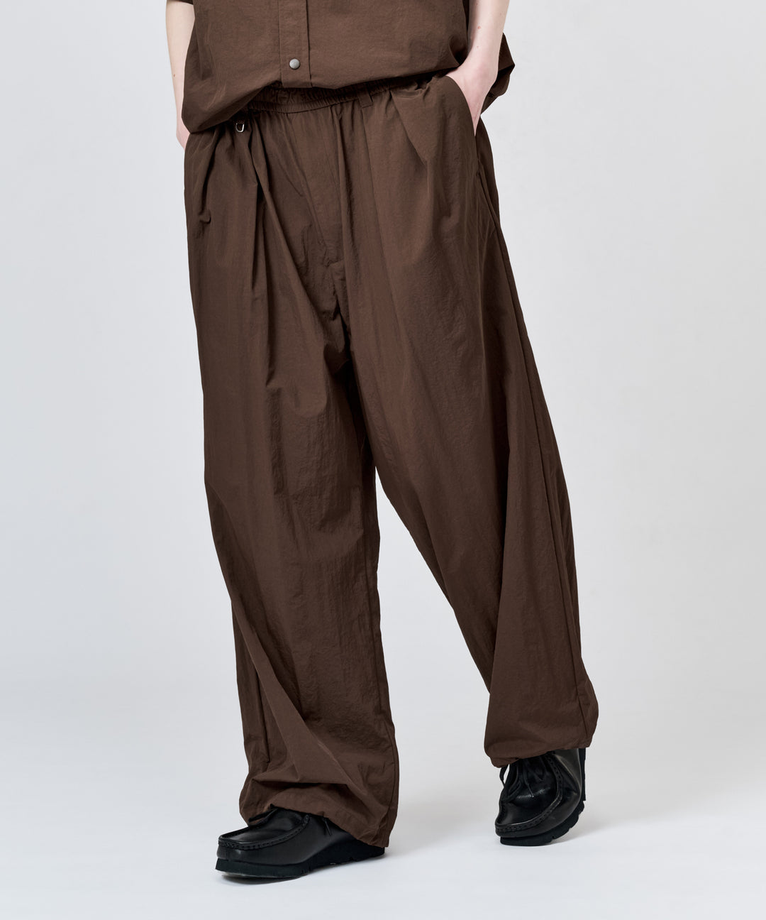 WETTEMPT｜ウィテンプト】 NYLON BICOLOR 2TUCK DRAWSTRING PANTS