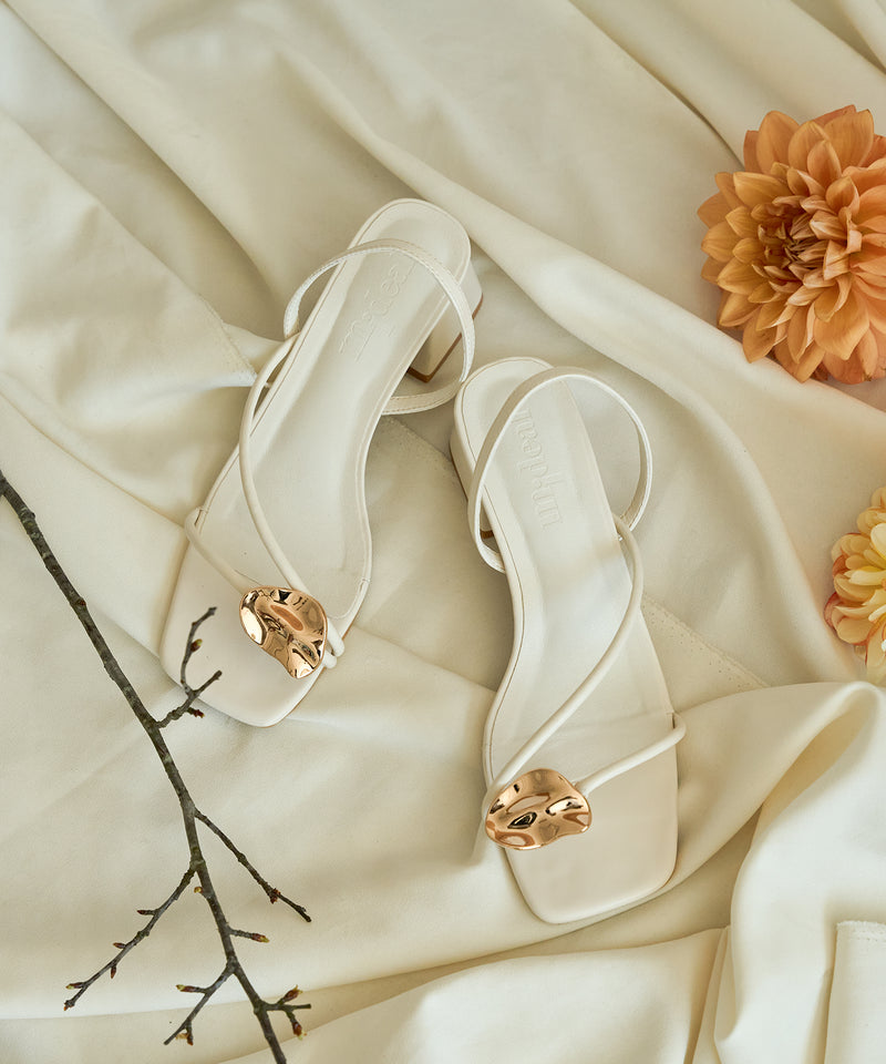 【予約商品】nuance metal motif sandals / ニュアンスメタルモチーフサンダル