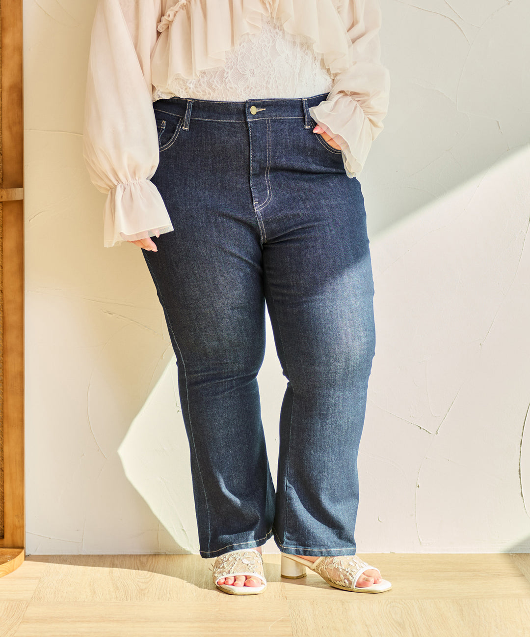 ぽっちゃりさん向けファッション|Louiosy|ルオシー|EMBROIDERY FLARE DENIM PANTS/刺繍フレアデニムパンツ –  favclo.