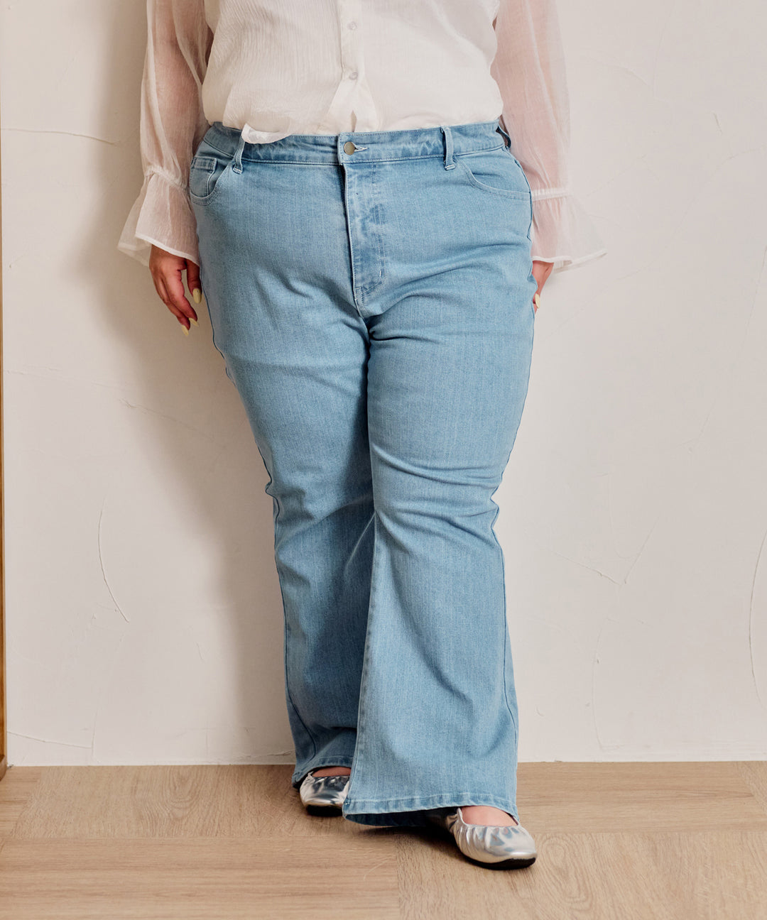 ぽっちゃりさん向けファッション|Louiosy|ルオシー|EMBROIDERY FLARE DENIM PANTS/刺繍フレアデニムパンツ –  favclo.