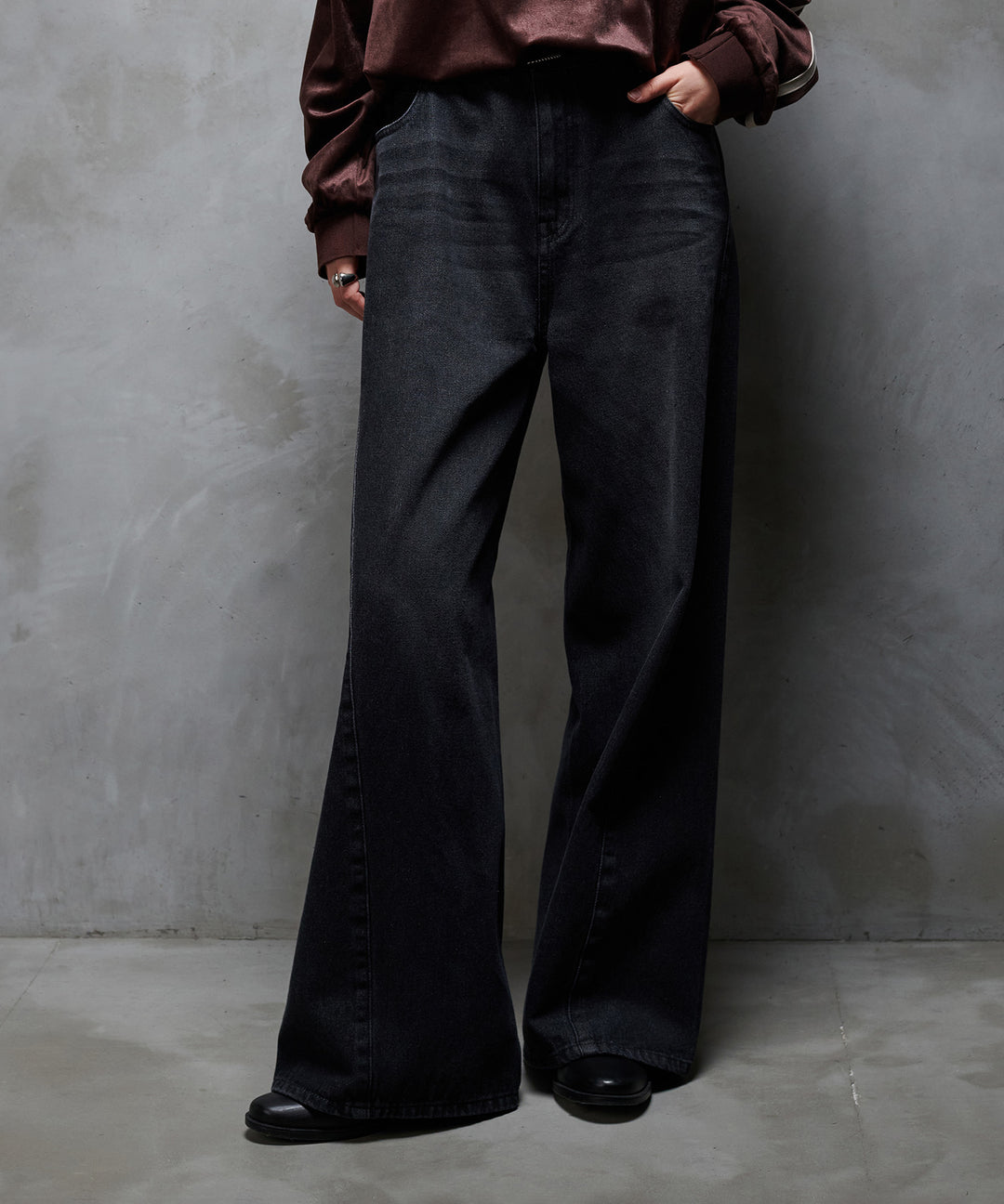 CURVED FLARE DENIM SLACKS（デニムパンツ）｜WYM LIDNM（ウィム