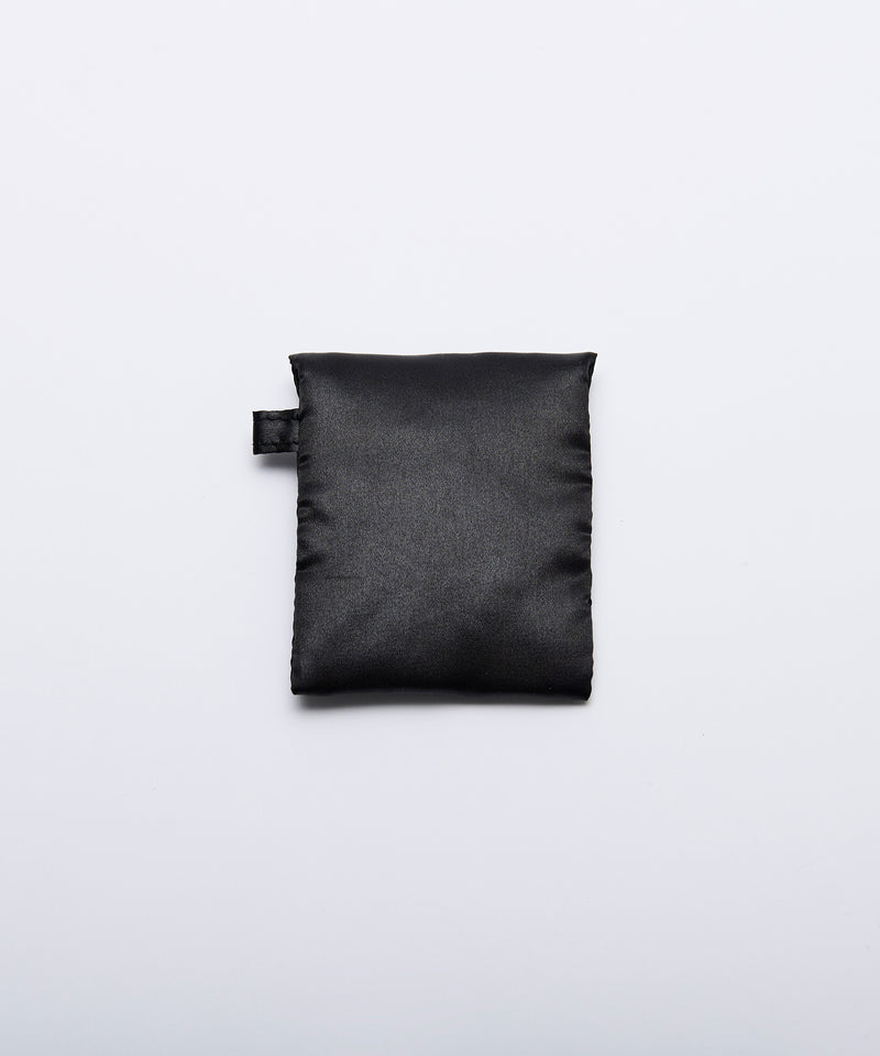 logo satin padded pouch / ロゴサテンパテッドポーチ