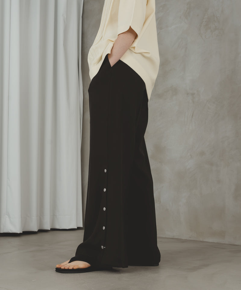 SIDE DOT BOTTON SLIT PANTS/サイドボタンスリットパンツ