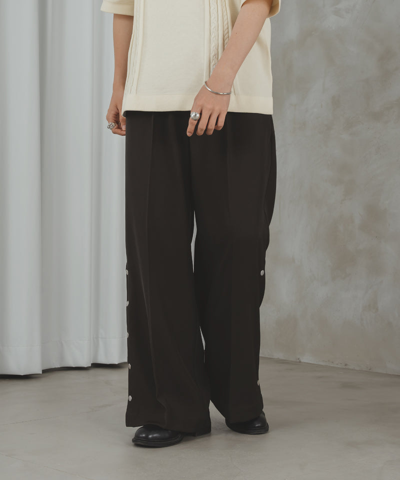 SIDE DOT BOTTON SLIT PANTS/サイドボタンスリットパンツ