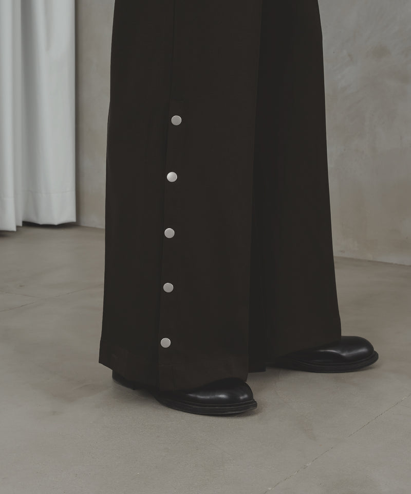 SIDE DOT BOTTON SLIT PANTS/サイドボタンスリットパンツ